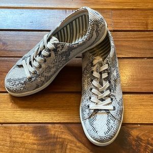 Taos Onward White Snake Print Leather Sneakers 9